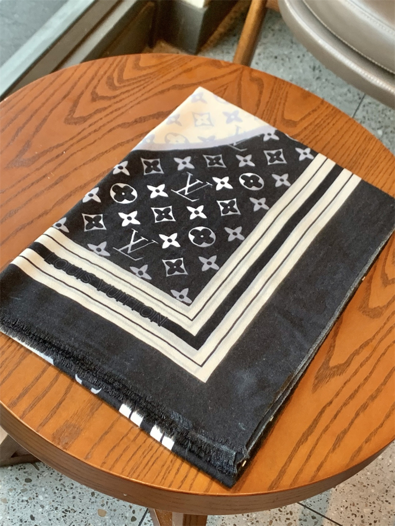 루이비통 루이비통 모노그램 체크 캐시미어 스카프 블랙 화이트 레플리카 4번 이미지 - 악세사리 | 세미샵 레플리카 사이트