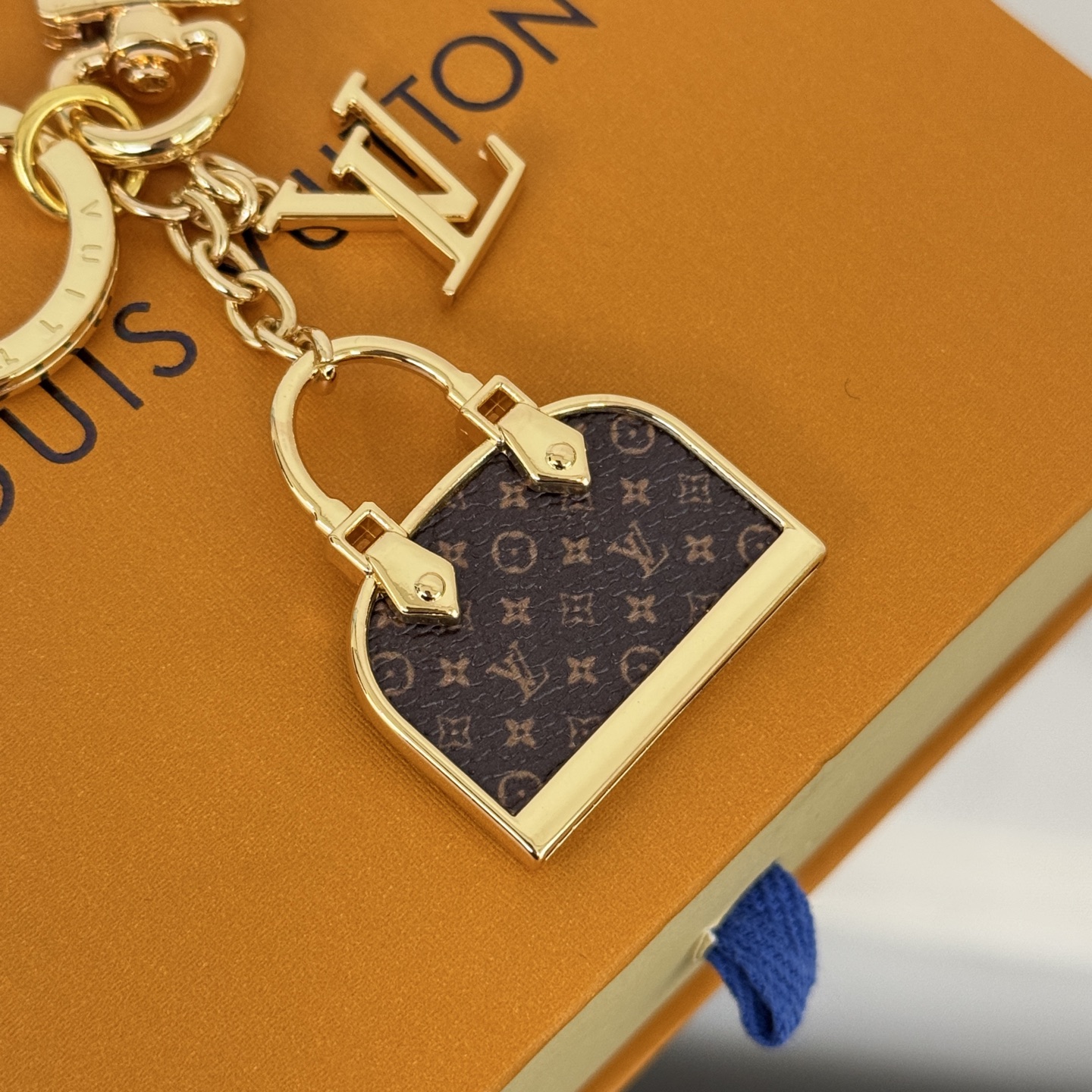 루이비통 루이비통 알마 백 참 & 키 홀더 레플리카 4번 이미지 - 악세사리 | 세미샵 레플리카 사이트