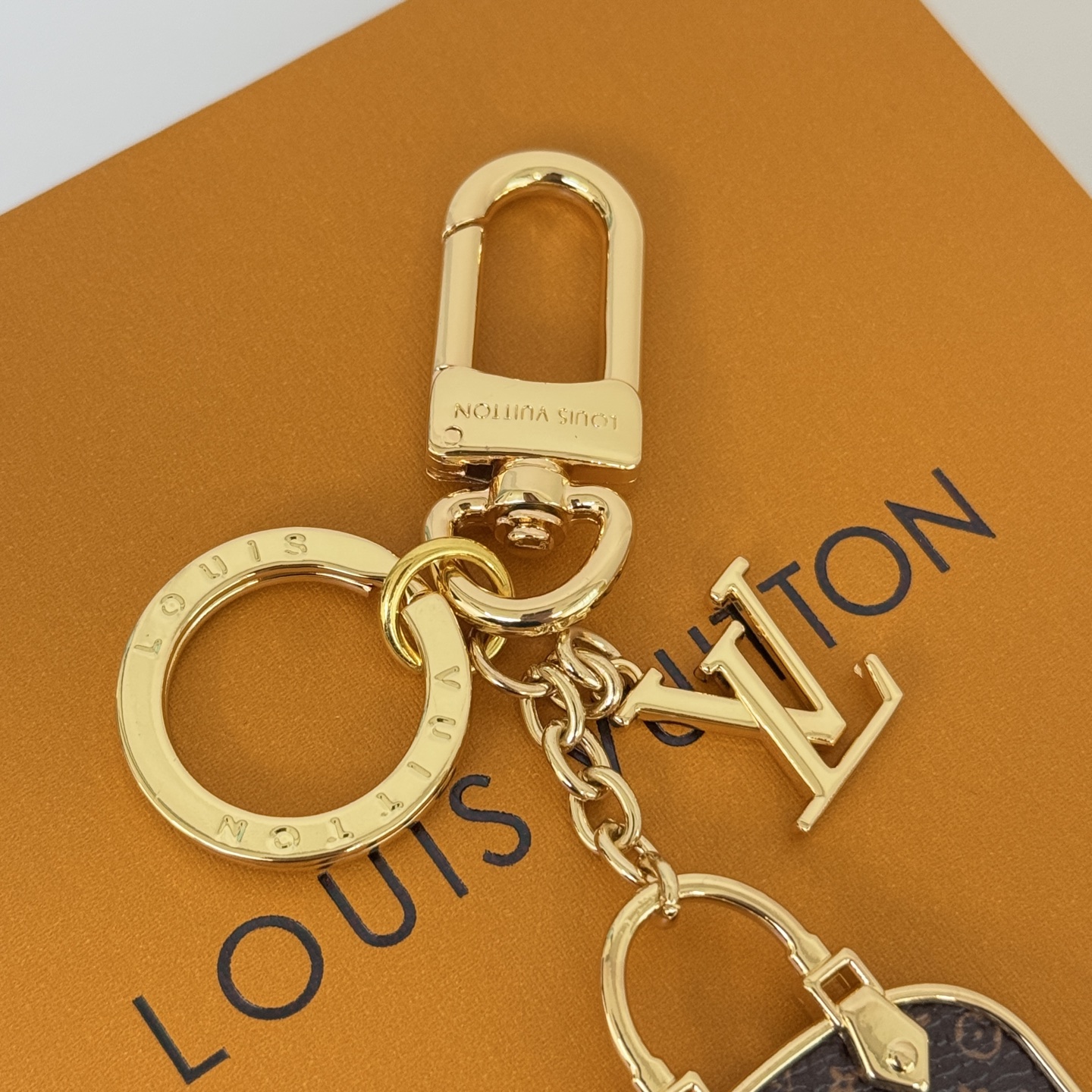 루이비통 루이비통 알마 백 참 & 키 홀더 레플리카 5번 이미지 - 악세사리 | 세미샵 레플리카 사이트
