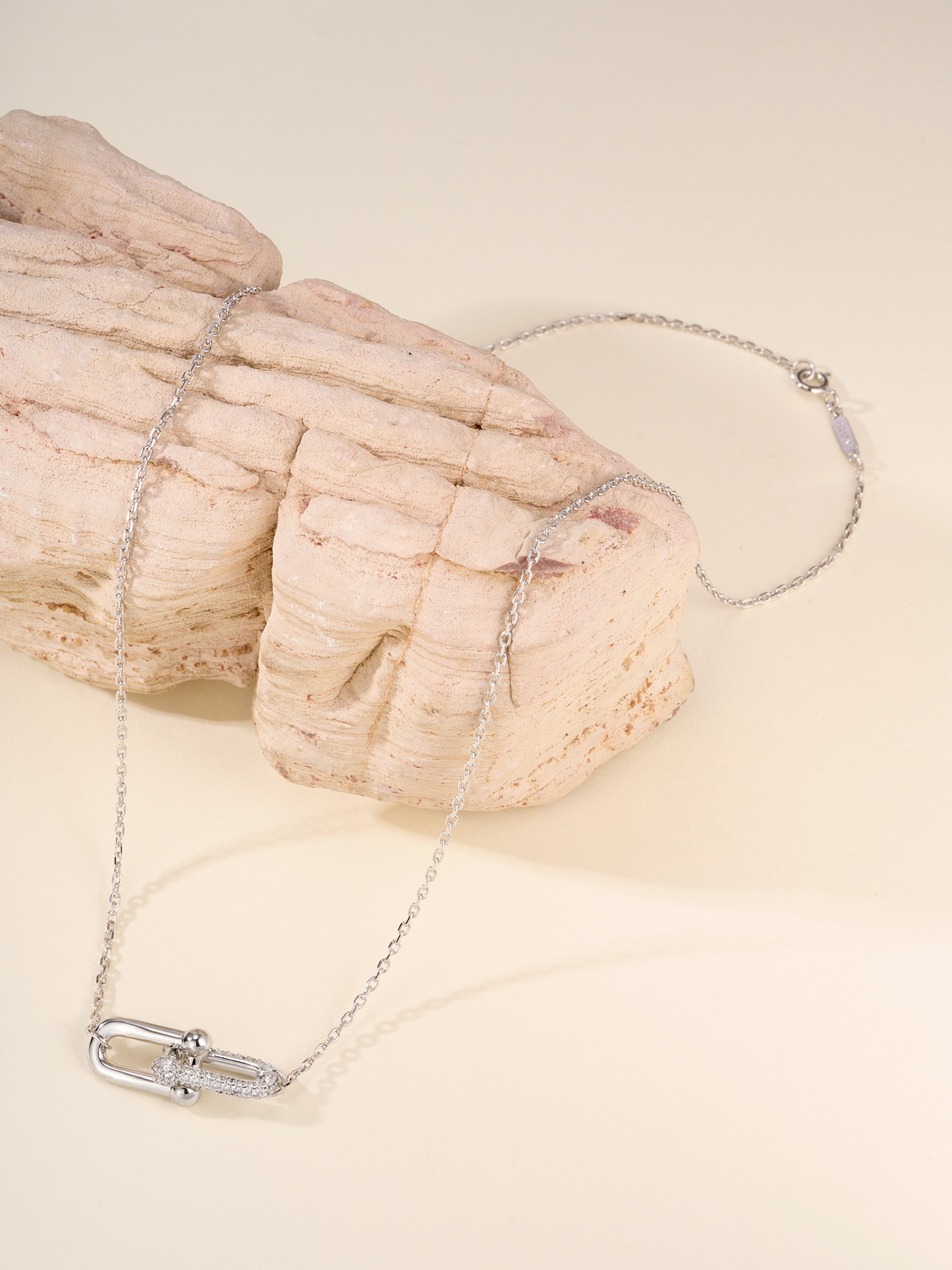 Tiffany And Co 티파니 하드웨어 더블 인터록킹 팬던트 네클리스 레플리카 7번 이미지 - 악세사리 | 세미샵 레플리카 사이트