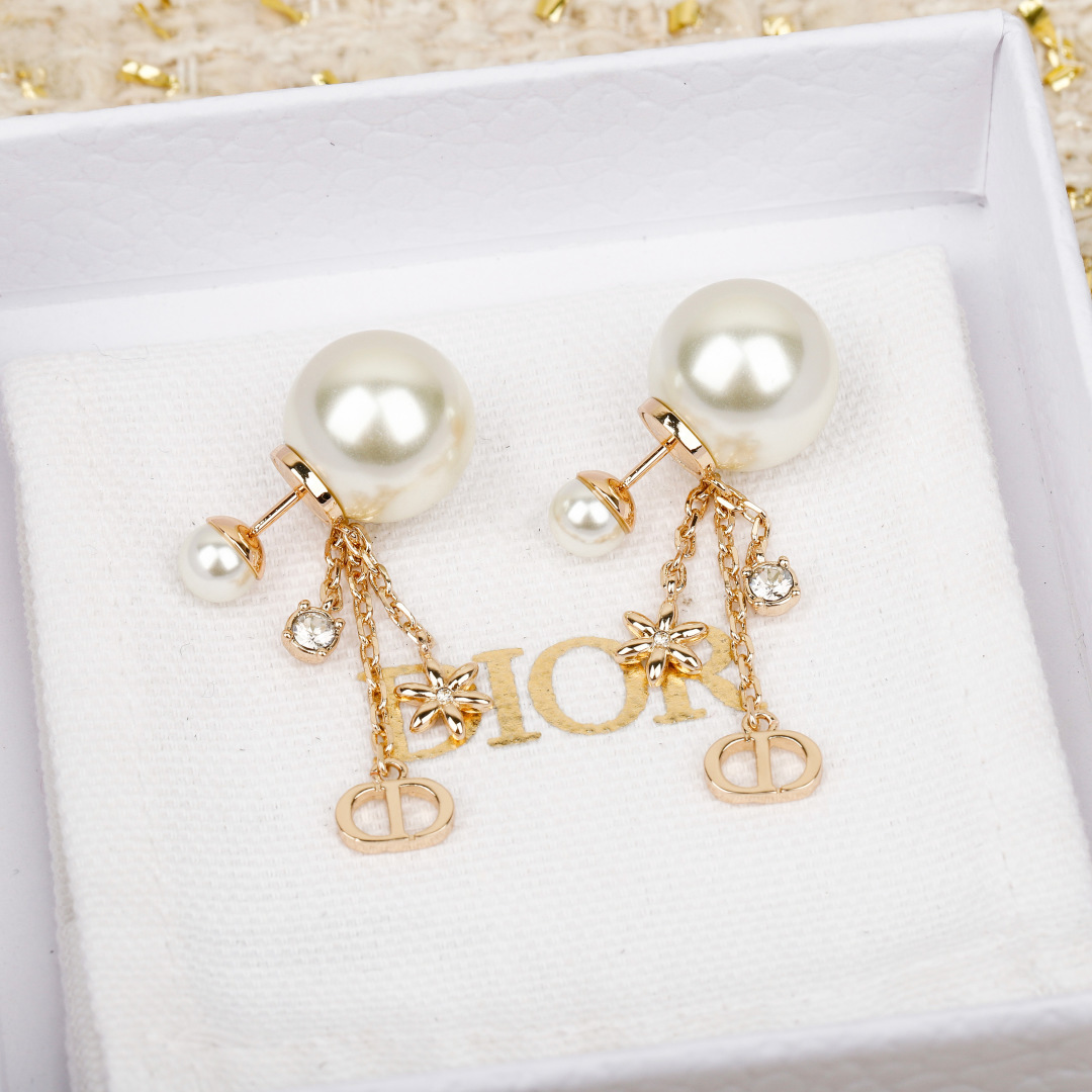 디올 트라이벌 이어링 1번 이미지