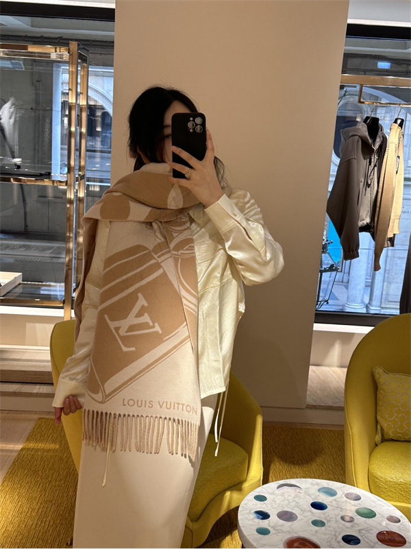 Louis Vuitton 루이비통 락 앤드 키 스카프 M90815 레플리카 2번 이미지 - 악세사리 | 세미샵 레플리카 사이트