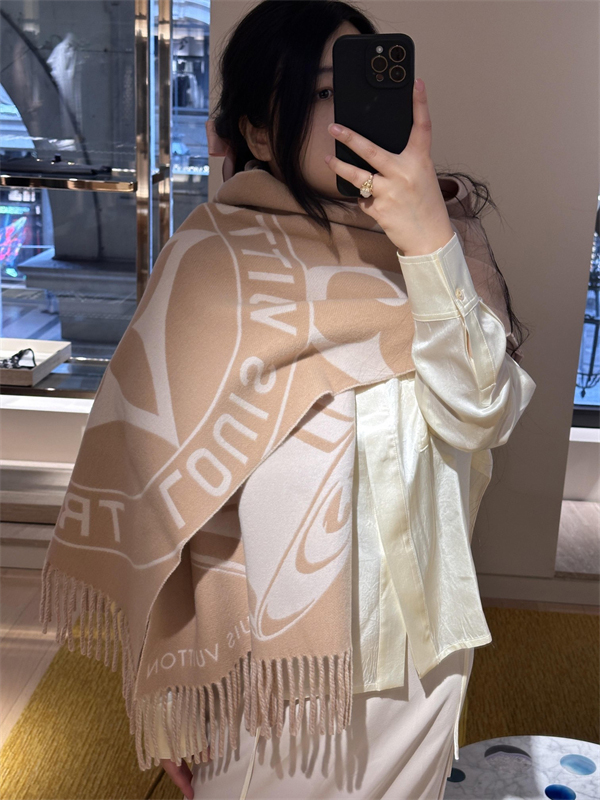 Louis Vuitton 루이비통 락 앤드 키 스카프 M90815 레플리카 4번 이미지 - 악세사리 | 세미샵 레플리카 사이트