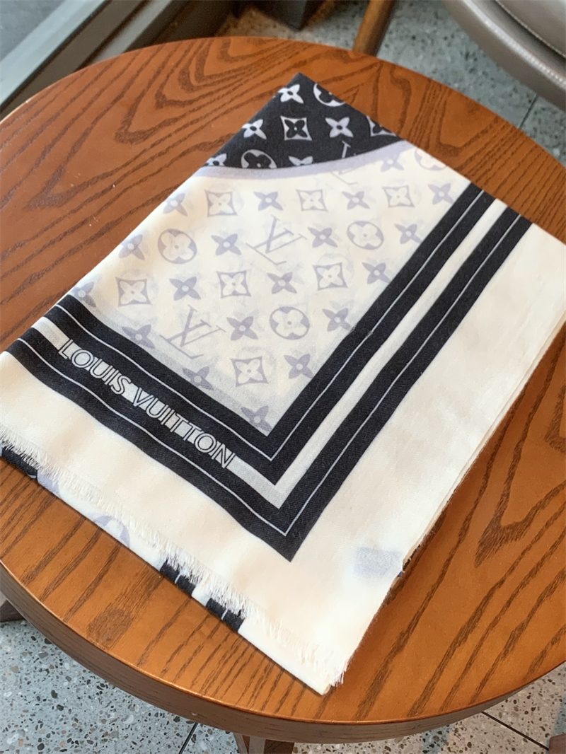 루이비통 루이비통 모노그램 체크 캐시미어 스카프 화이트 블랙 레플리카 10번 이미지 - 악세사리 | 세미샵 레플리카 사이트