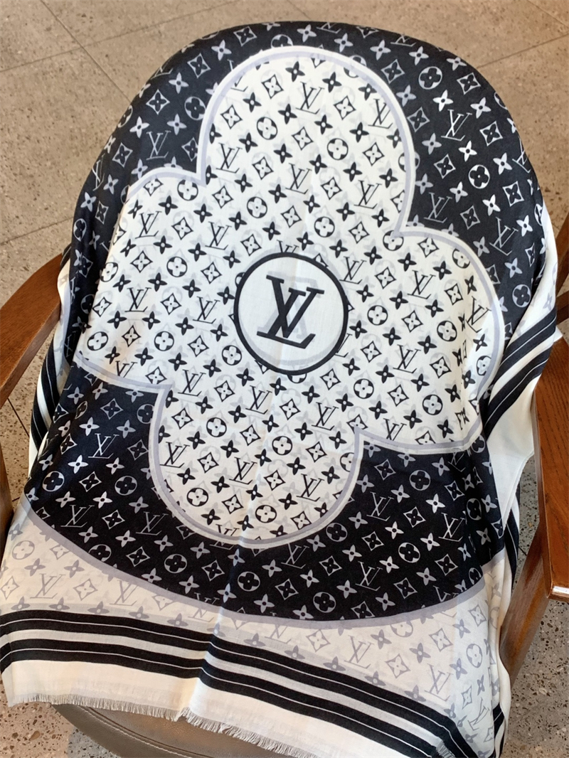 루이비통 루이비통 모노그램 체크 캐시미어 스카프 화이트 블랙 레플리카 3번 이미지 - 악세사리 | 세미샵 레플리카 사이트