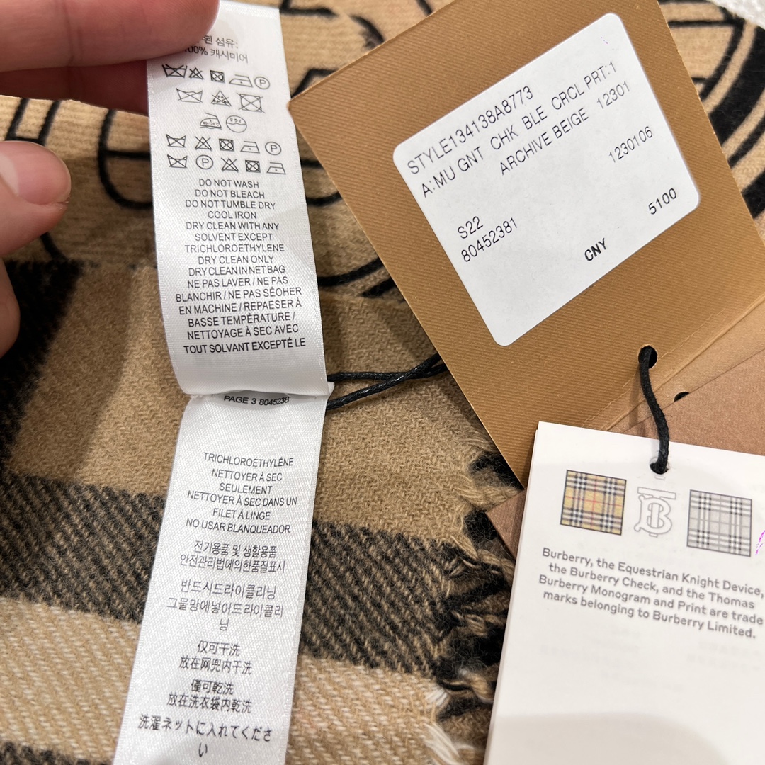 Burberry 버버리 리버시블 체크 모노그램 캐시미어 스카프 머플러 2컬러 레플리카 15번 이미지 - 악세사리 | 세미샵 레플리카 사이트