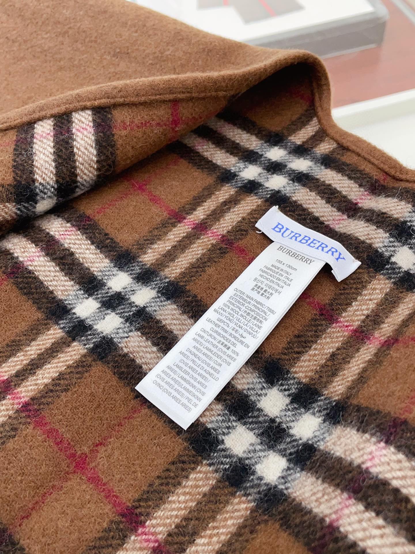 Burberry 버버리 체크 울 리버시블 케이프 3컬러 레플리카 6번 이미지 - 악세사리 | 세미샵 레플리카 사이트