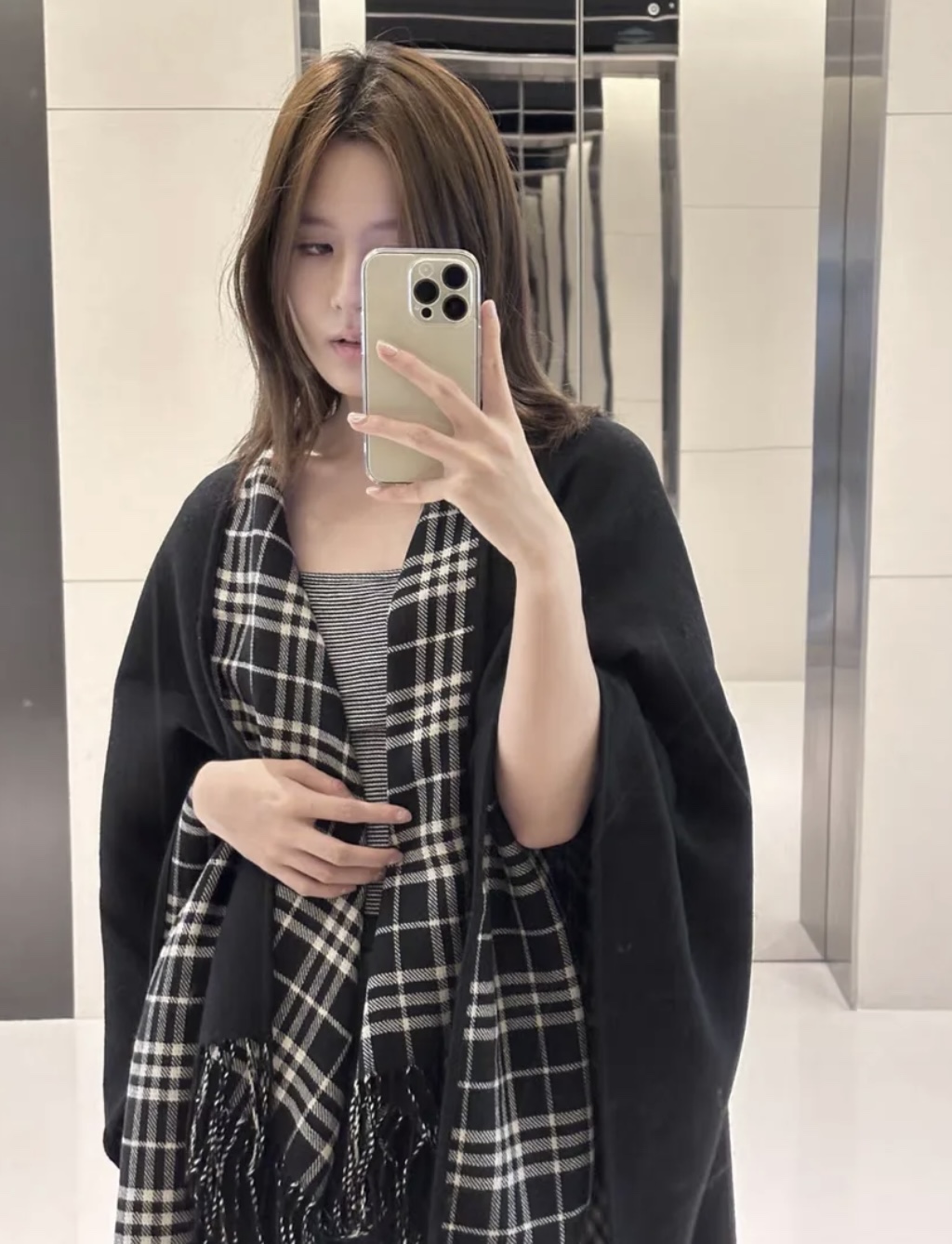 Burberry 버버리 체크 울 리버시블 케이프 3컬러 레플리카 11번 이미지 - 악세사리 | 세미샵 레플리카 사이트