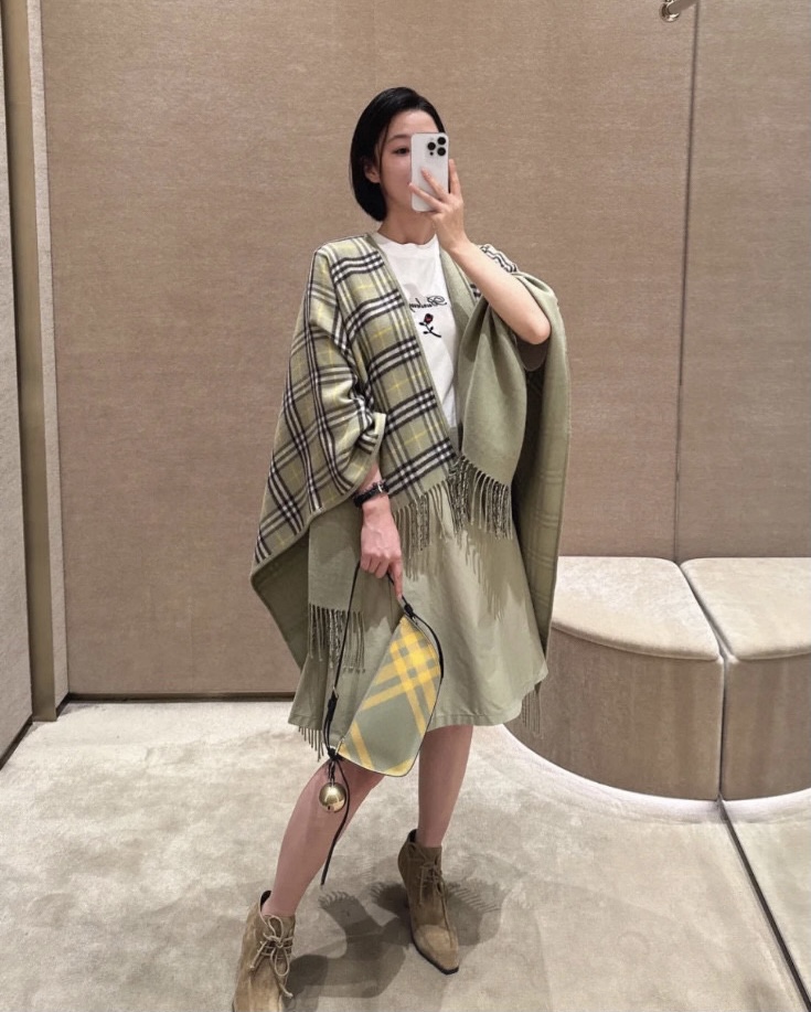 Burberry 버버리 체크 울 리버시블 케이프 3컬러 레플리카 14번 이미지 - 악세사리 | 세미샵 레플리카 사이트