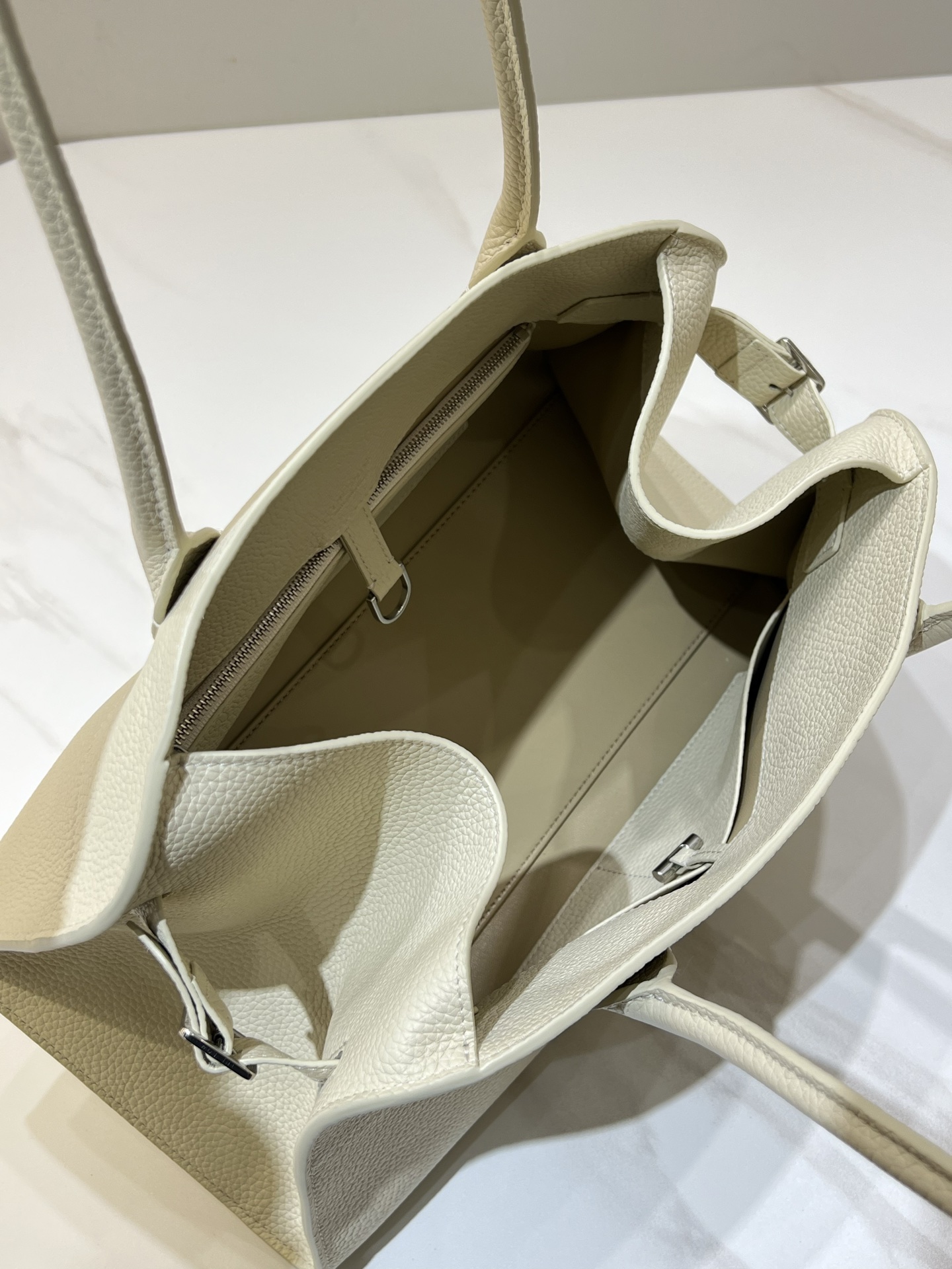 더로우 더로우 이스트 웨스트 마고 12 레플리카 7번 이미지 - Bag | 세미샵 레플리카 사이트