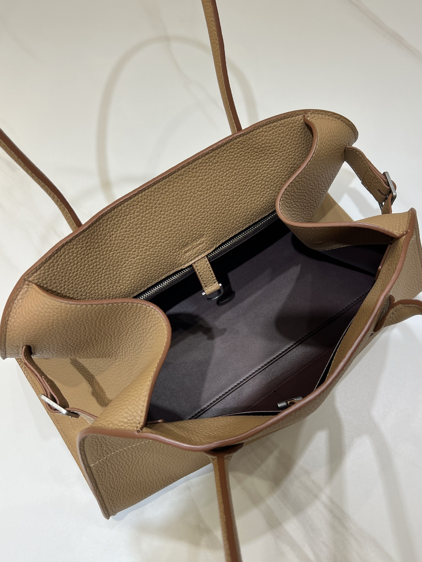 더로우 더로우 이스트 웨스트 마고 12 레플리카 8번 이미지 - Bag | 세미샵 레플리카 사이트