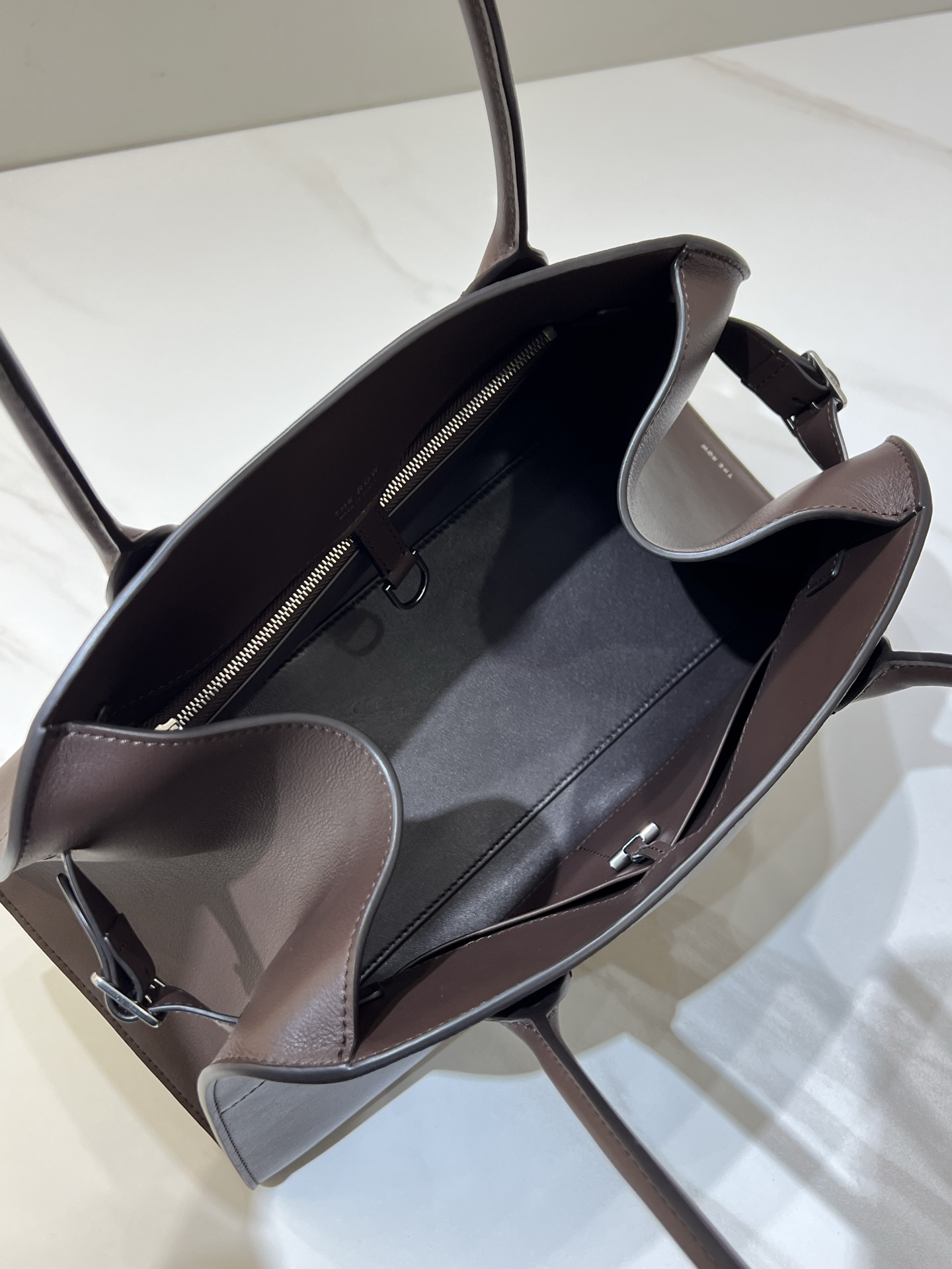 더로우 더로우 이스트 웨스트 마고 12 레플리카 8번 이미지 - Bag | 세미샵 레플리카 사이트