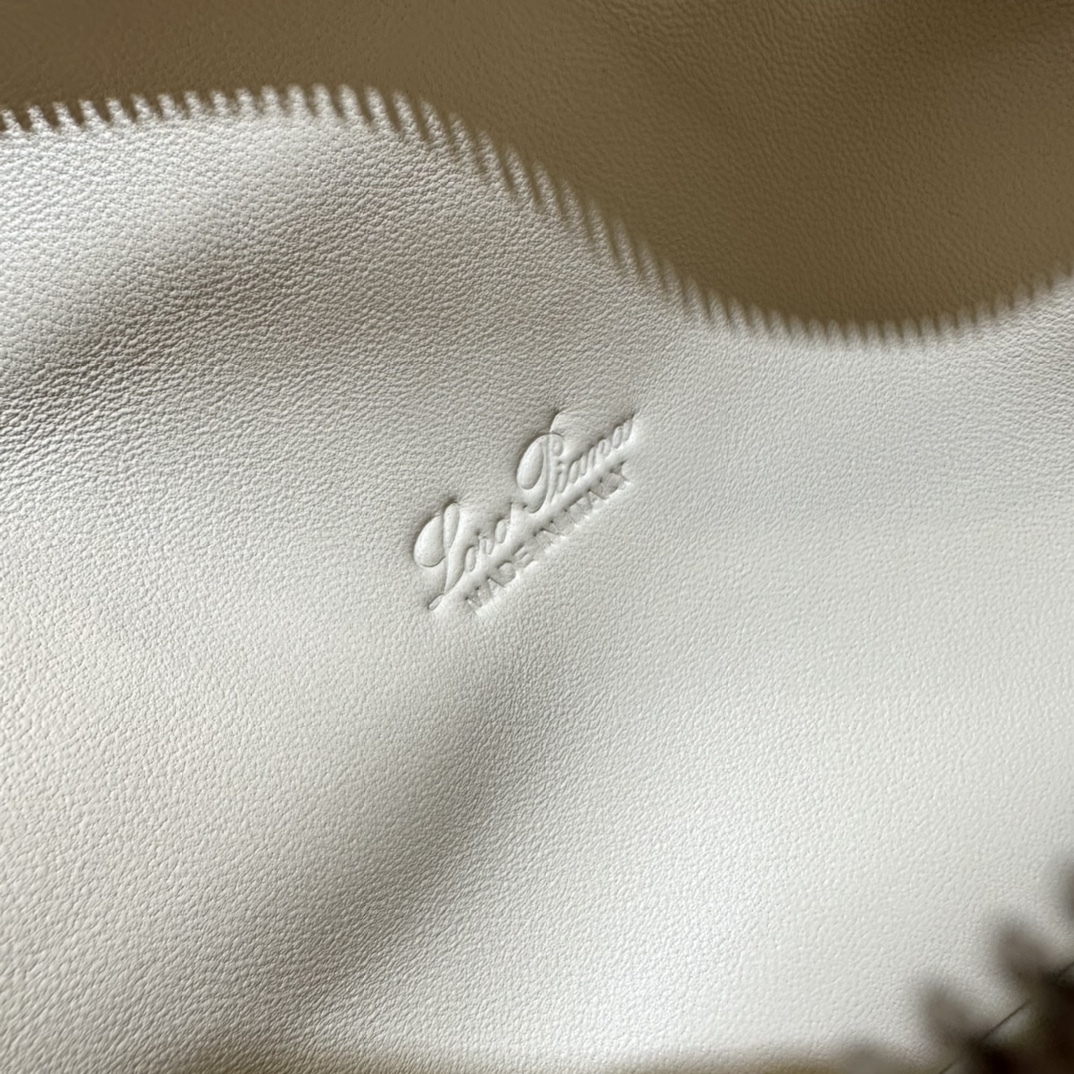 로로피아나 로로피아나 엑스트라 포켓 파우치 L19 레플리카 8번 이미지 - Bag | 세미샵 레플리카 사이트