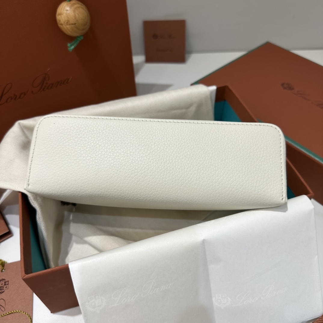 로로피아나 로로피아나 엑스트라 포켓 파우치 L19 레플리카 4번 이미지 - Bag | 세미샵 레플리카 사이트