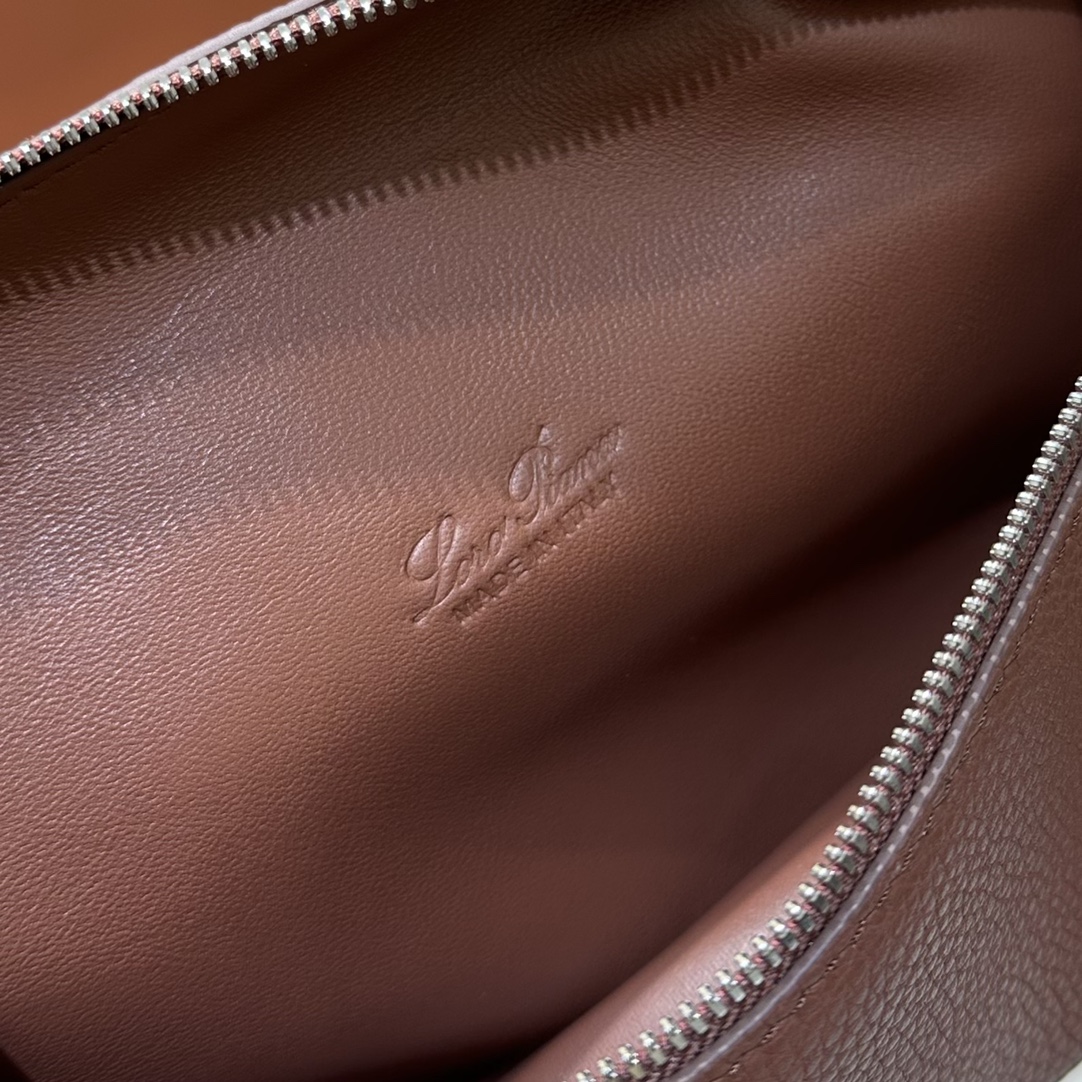 로로피아나 로로피아나 엑스트라 포켓 파우치 L19 레플리카 8번 이미지 - Bag | 세미샵 레플리카 사이트