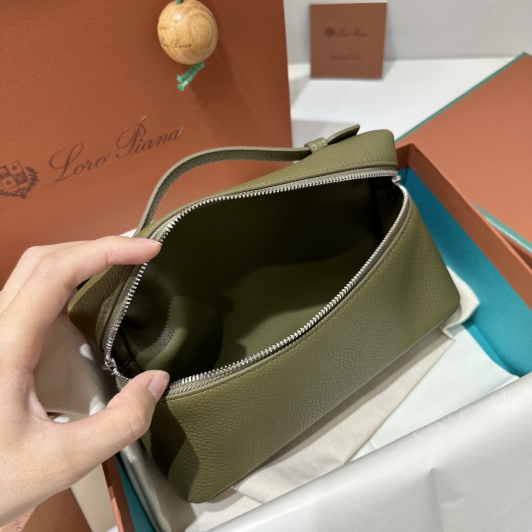 로로피아나 로로피아나 엑스트라 포켓 파우치 L19 레플리카 7번 이미지 - Bag | 세미샵 레플리카 사이트