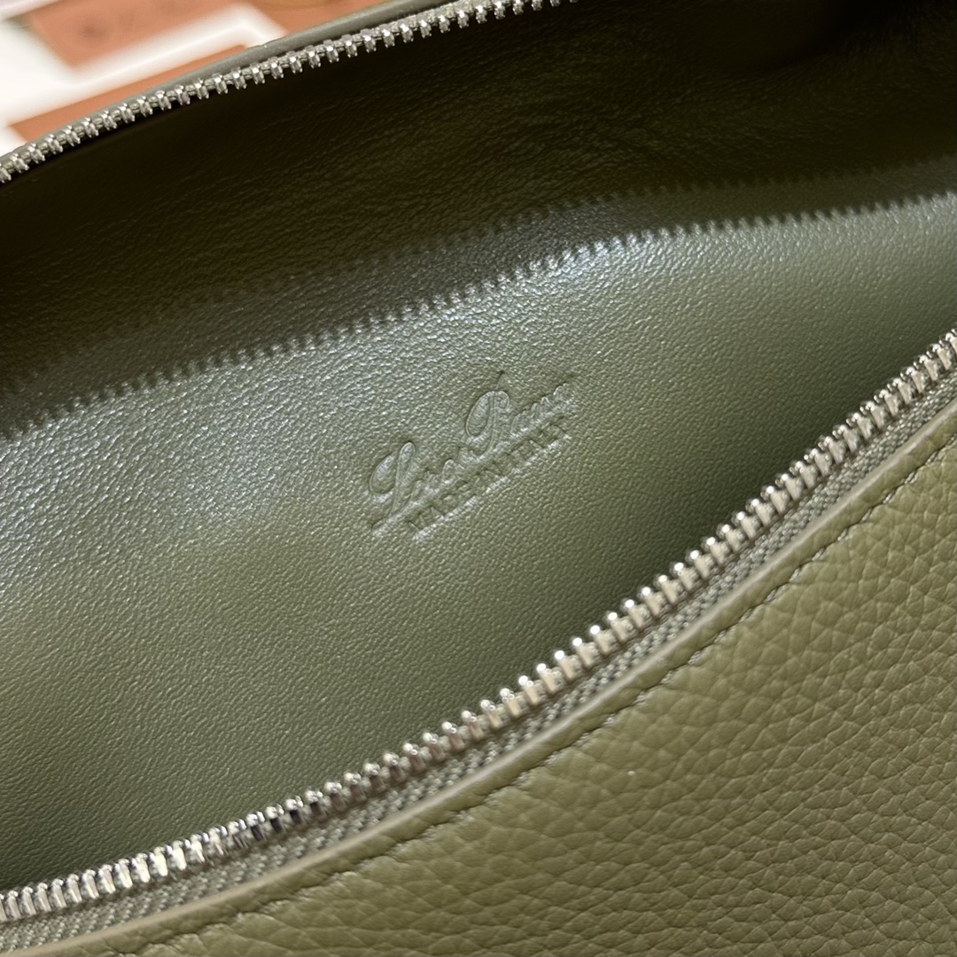 로로피아나 로로피아나 엑스트라 포켓 파우치 L19 레플리카 8번 이미지 - Bag | 세미샵 레플리카 사이트