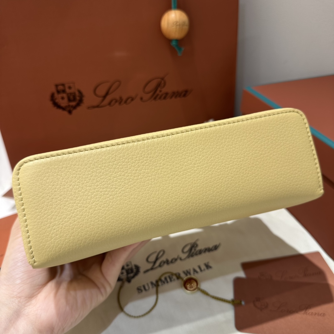 로로피아나 로로피아나 엑스트라 포켓 파우치 L19 레플리카 4번 이미지 - Bag | 세미샵 레플리카 사이트