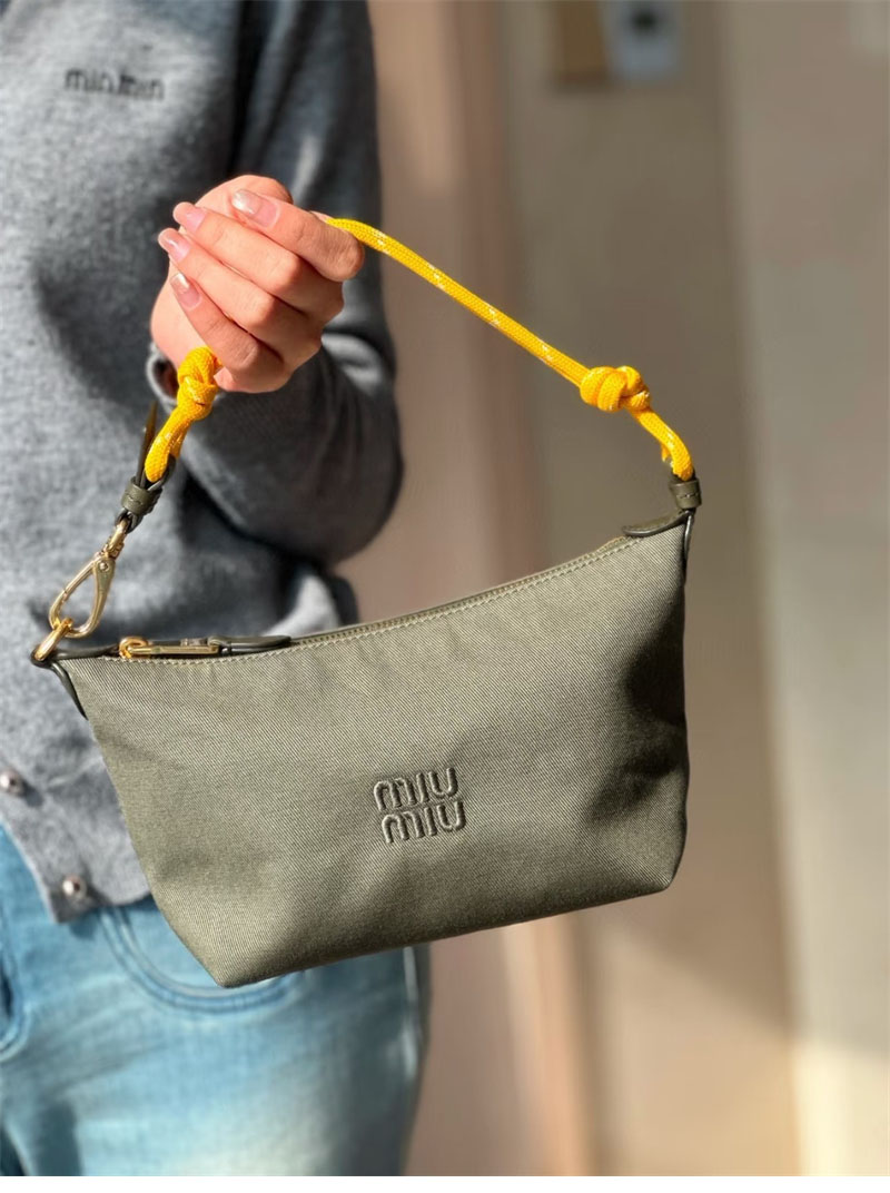 미우미우 미우미우 개버딘 파우치 올리브 그린 5NE841 레플리카 15번 이미지 - Bag | 세미샵 레플리카 사이트