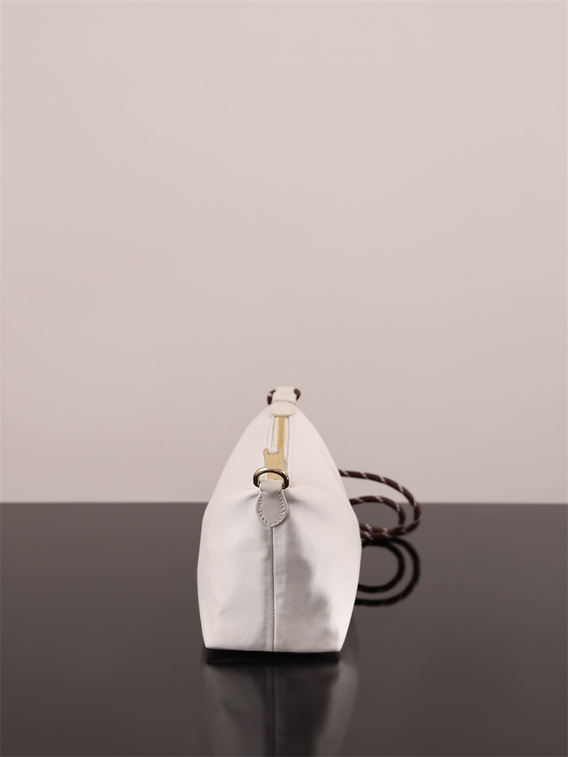 미우미우 미우미우 개버딘 파우치 화이트 5NE841 레플리카 8번 이미지 - Bag | 세미샵 레플리카 사이트