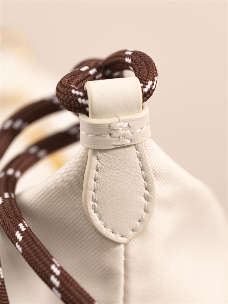 미우미우 미우미우 개버딘 파우치 화이트 5NE841 레플리카 22번 이미지 - Bag | 세미샵 레플리카 사이트