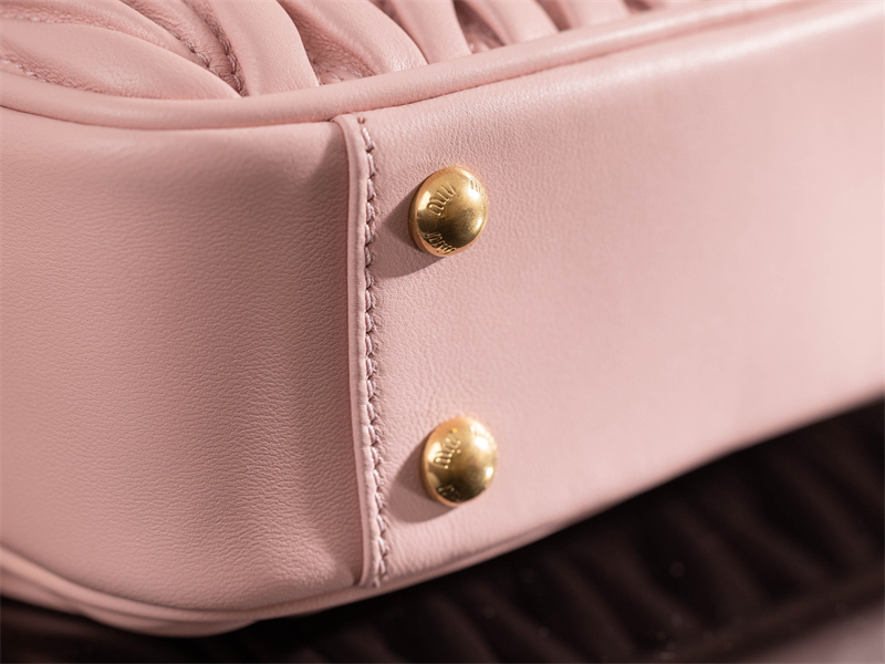 미우미우 미우미우 아르카디 마테라쎄 나파 가죽 토트 백 5BB123 레플리카 21번 이미지 - Bag | 세미샵 레플리카 사이트