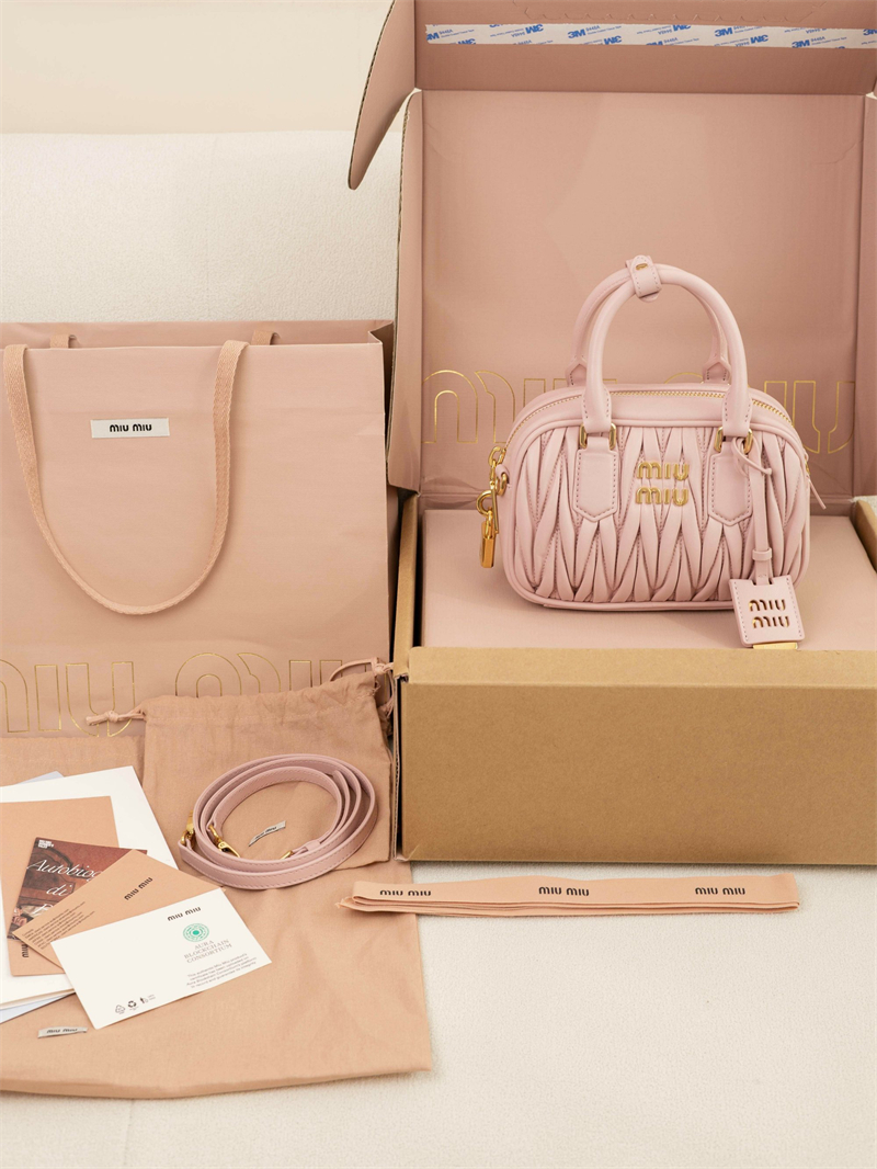 미우미우 미우미우 아르카디 마테라쎄 나파 가죽 토트 백 5BB123 레플리카 23번 이미지 - Bag | 세미샵 레플리카 사이트