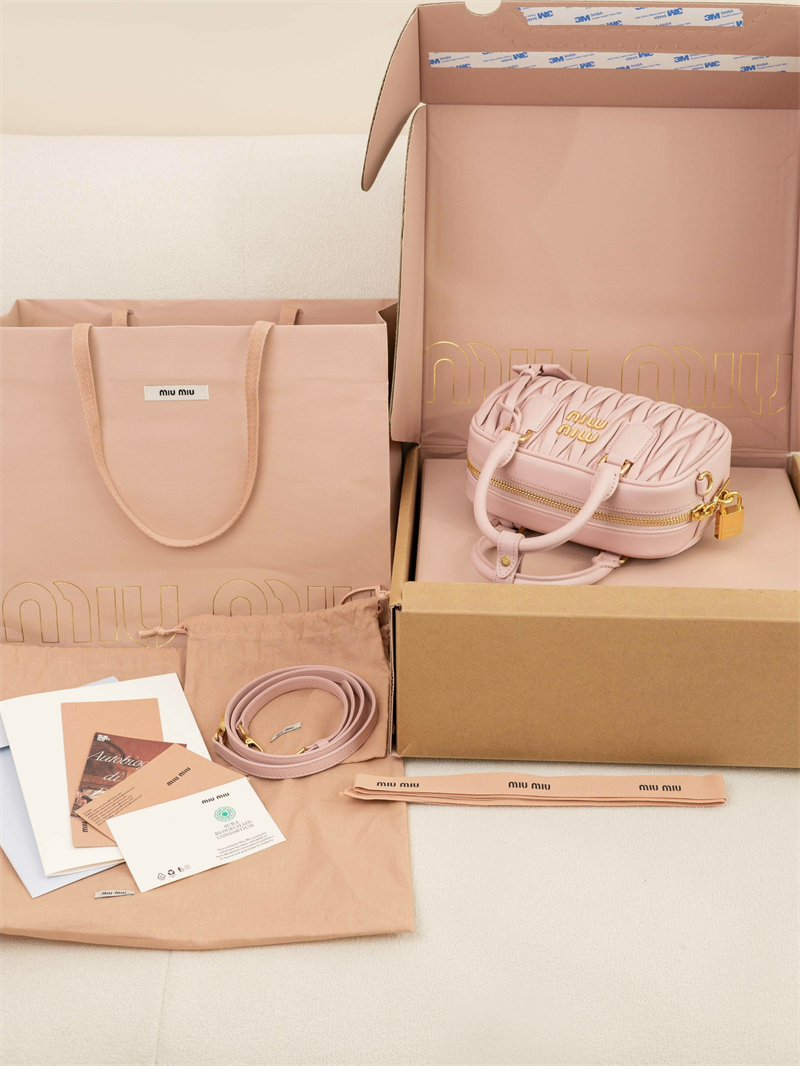 미우미우 미우미우 아르카디 마테라쎄 나파 가죽 토트 백 5BB123 레플리카 24번 이미지 - Bag | 세미샵 레플리카 사이트