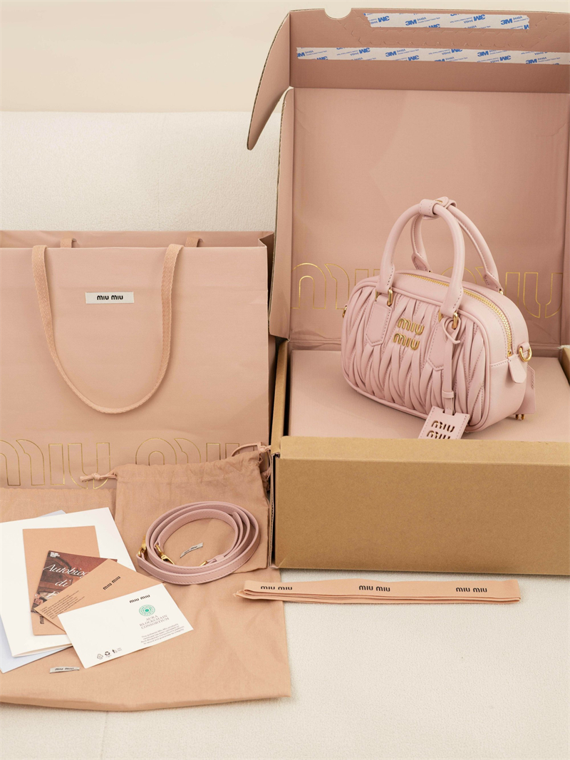 미우미우 미우미우 아르카디 마테라쎄 나파 가죽 토트 백 5BB123 레플리카 25번 이미지 - Bag | 세미샵 레플리카 사이트