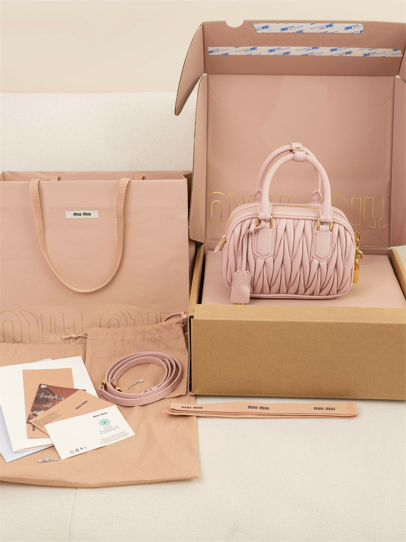 미우미우 미우미우 아르카디 마테라쎄 나파 가죽 토트 백 5BB123 레플리카 19번 이미지 - Bag | 세미샵 레플리카 사이트