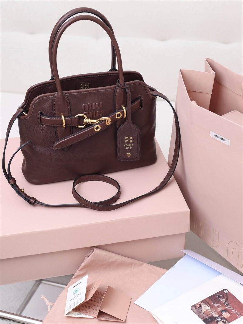 미우미우 미우미우 아방뛰르 레더 토트 백 5BA292 레플리카 11번 이미지 - Bag | 세미샵 레플리카 사이트