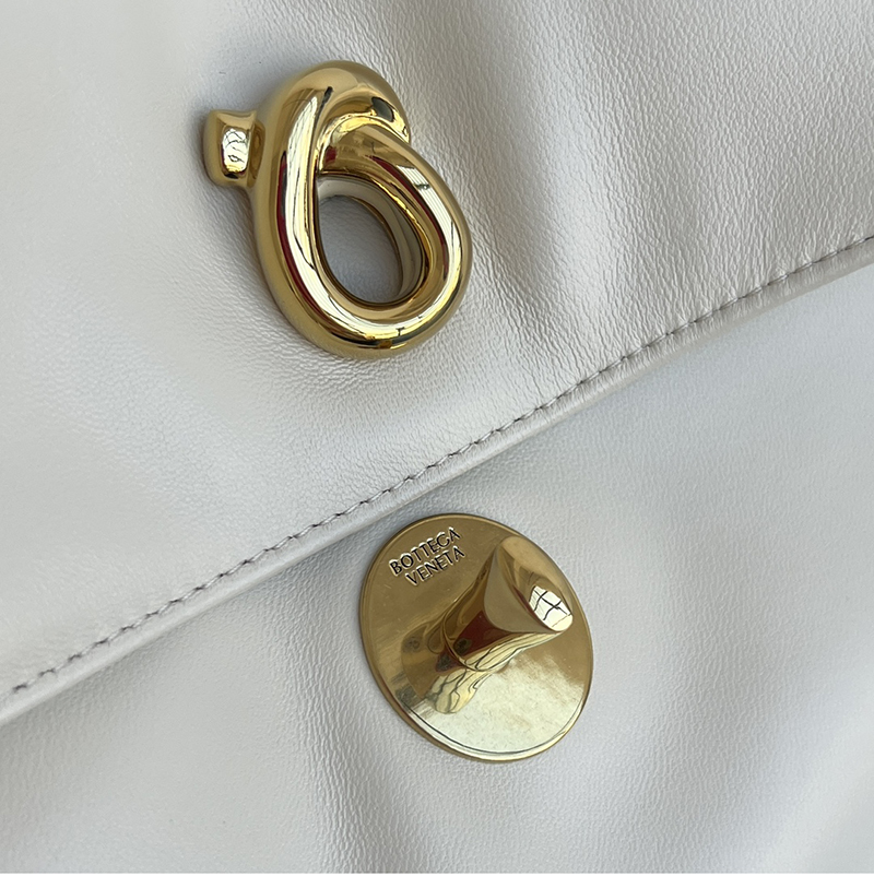 보테가베네타 보테가베네타 매디슨 플랩 놋 숄더 백 폰단트 “ 4 COLOR ” 레플리카 15번 이미지 - Bag | 세미샵 레플리카 사이트