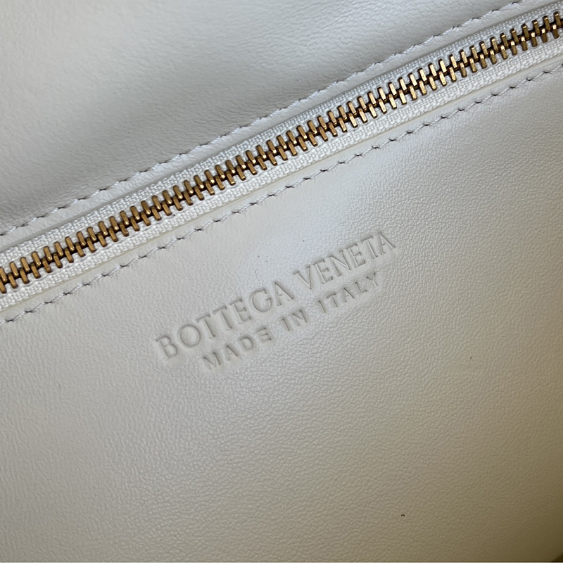 보테가베네타 보테가베네타 매디슨 플랩 놋 숄더 백 폰단트 “ 4 COLOR ” 레플리카 22번 이미지 - Bag | 세미샵 레플리카 사이트