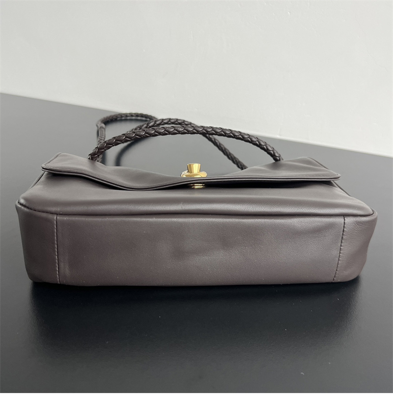 보테가베네타 보테가베네타 매디슨 플랩 놋 숄더 백 폰단트 “ 4 COLOR ” 레플리카 17번 이미지 - Bag | 세미샵 레플리카 사이트