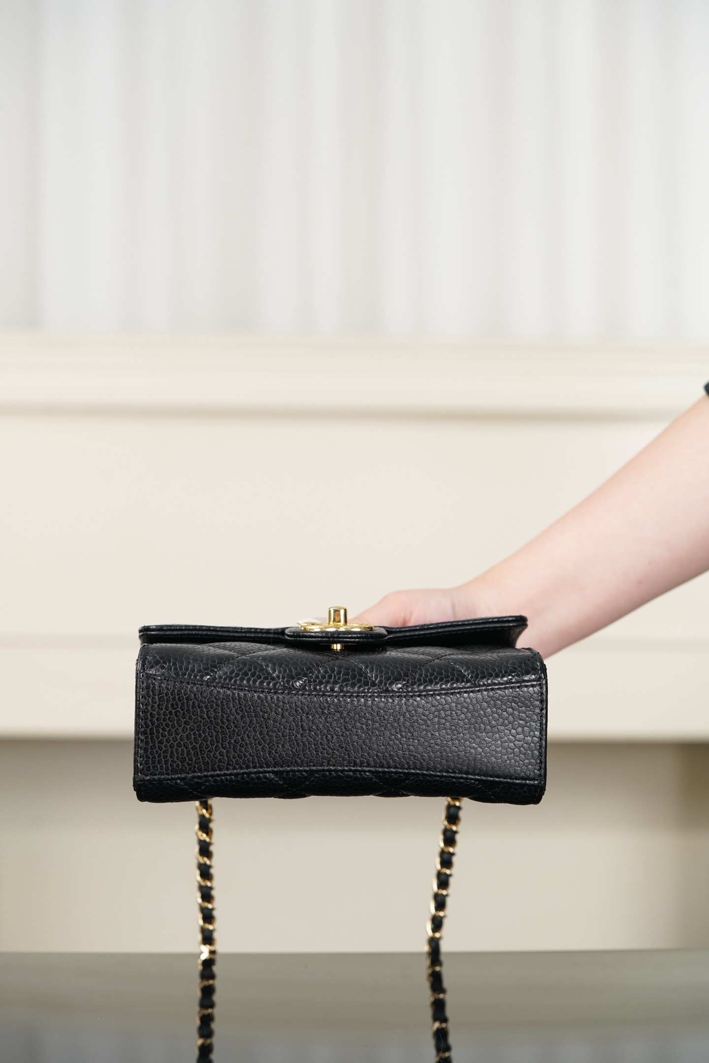 샤넬 샤넬 클래식 캐비어 미니 플랩백 레플리카 6번 이미지 - Bag | 세미샵 레플리카 사이트