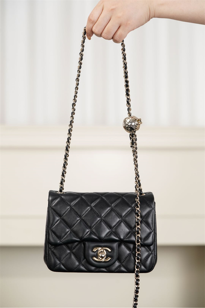 샤넬 샤넬 25K 골드볼 클래식 플랩백 쁘띠삭 블랙 레플리카 6번 이미지 - Bag | 세미샵 레플리카 사이트