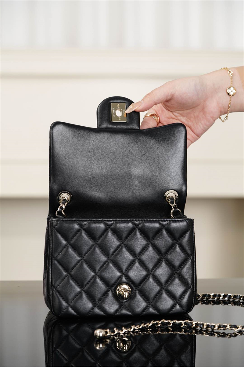 샤넬 샤넬 25K 골드볼 클래식 플랩백 쁘띠삭 블랙 레플리카 2번 이미지 - Bag | 세미샵 레플리카 사이트