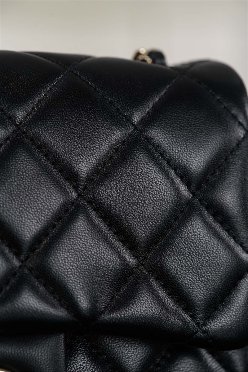 샤넬 샤넬 25K 골드볼 클래식 플랩백 쁘띠삭 블랙 레플리카 20번 이미지 - Bag | 세미샵 레플리카 사이트