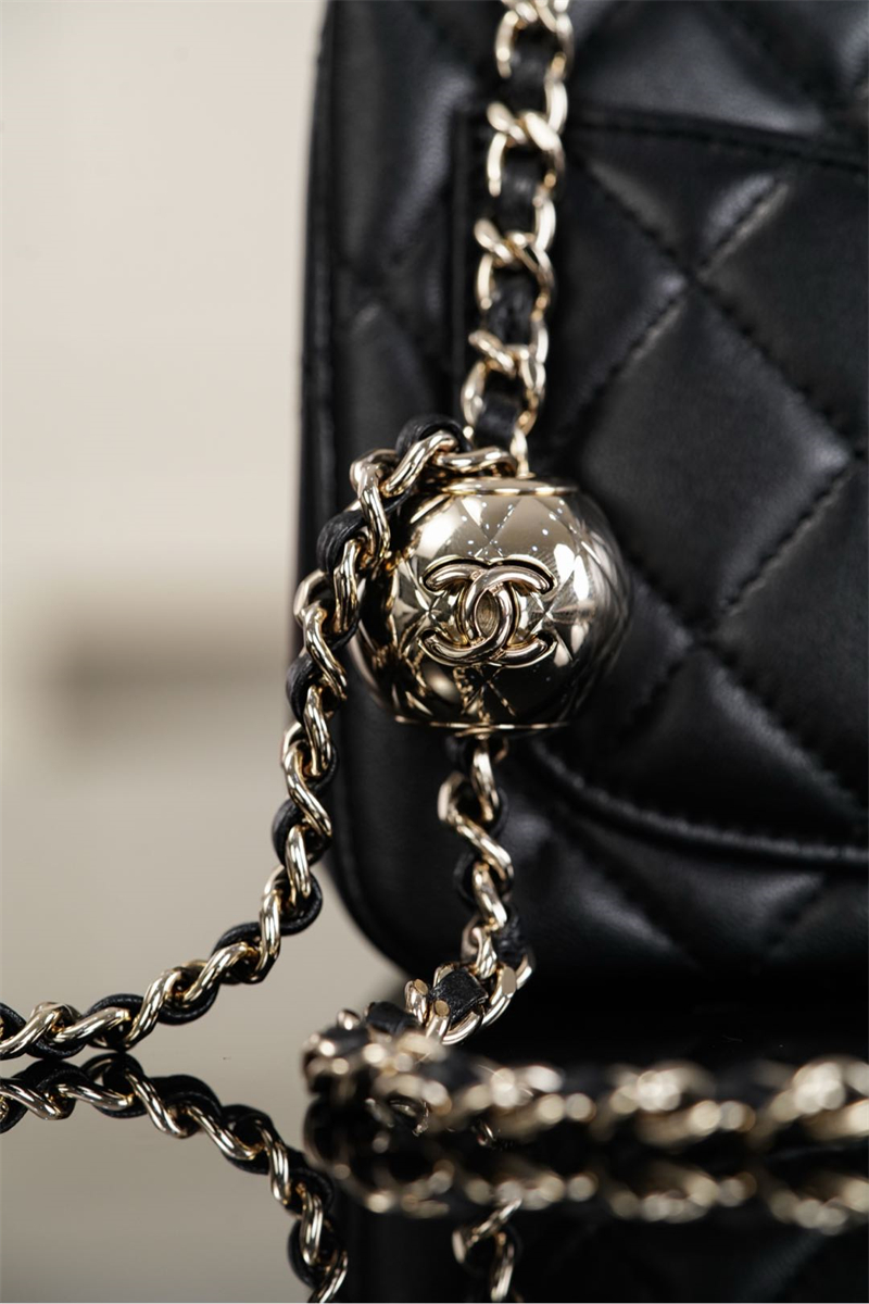 샤넬 샤넬 25K 골드볼 클래식 플랩백 쁘띠삭 블랙 레플리카 22번 이미지 - Bag | 세미샵 레플리카 사이트