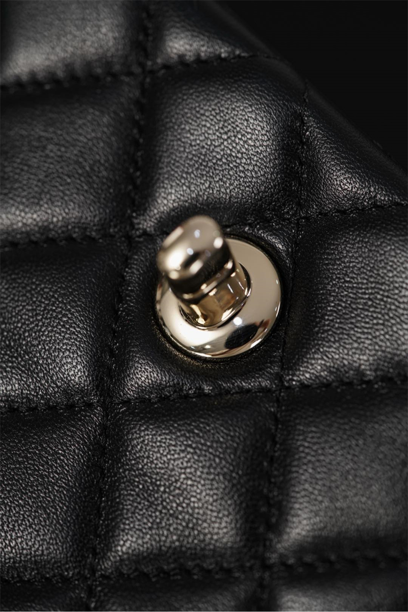 샤넬 샤넬 25K 골드볼 클래식 플랩백 쁘띠삭 블랙 레플리카 10번 이미지 - Bag | 세미샵 레플리카 사이트