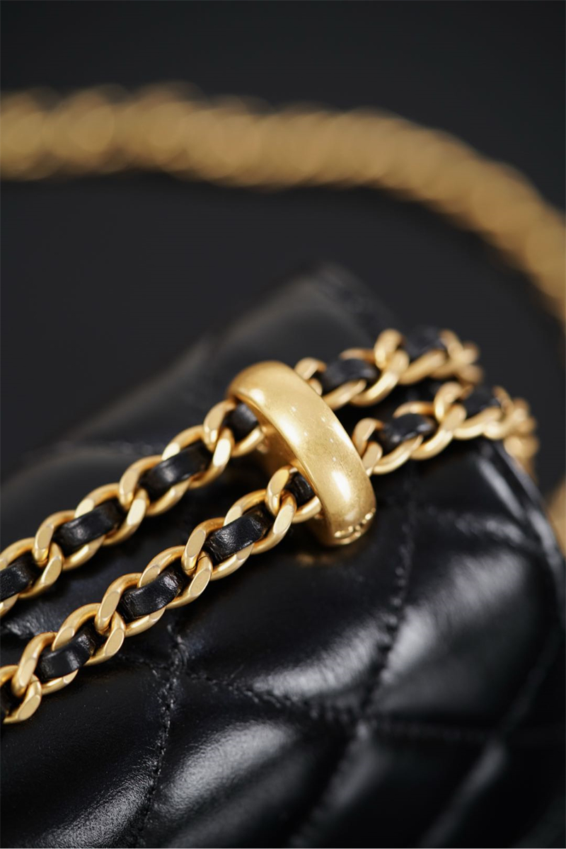 샤넬 샤넬 25S 미니 체인 플랩백 골드메탈 블랙 레플리카 2번 이미지 - Bag | 세미샵 레플리카 사이트