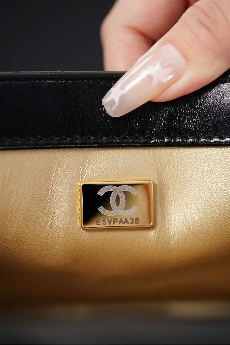 샤넬 샤넬 25S 미니 체인 플랩백 골드메탈 블랙 레플리카 10번 이미지 - Bag | 세미샵 레플리카 사이트