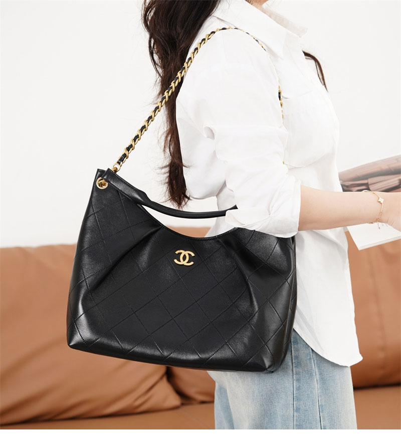 샤넬 샤넬 26C 맥시 호보백 블랙 그레인드 카프스킨 골드 메탈 레플리카 5번 이미지 - Bag | 세미샵 레플리카 사이트
