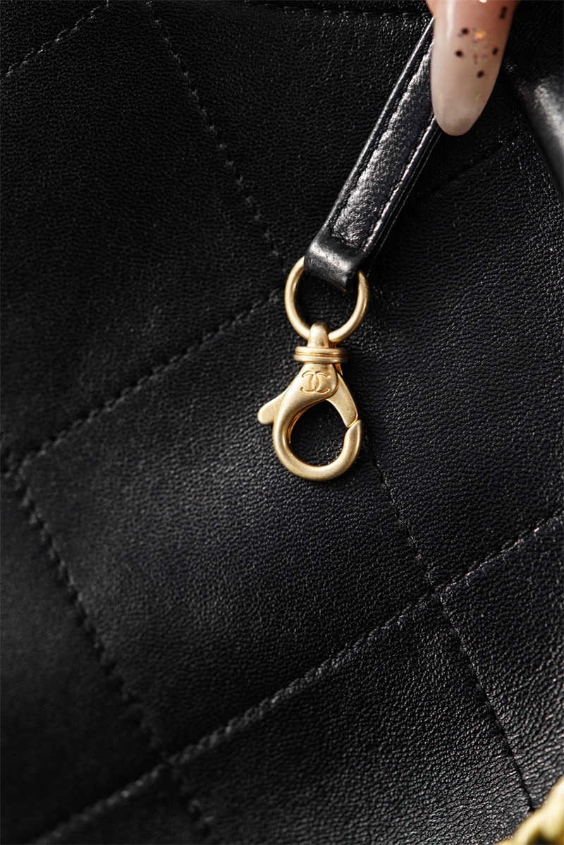 샤넬 샤넬 26C 맥시 호보백 블랙 그레인드 카프스킨 골드 메탈 레플리카 19번 이미지 - Bag | 세미샵 레플리카 사이트