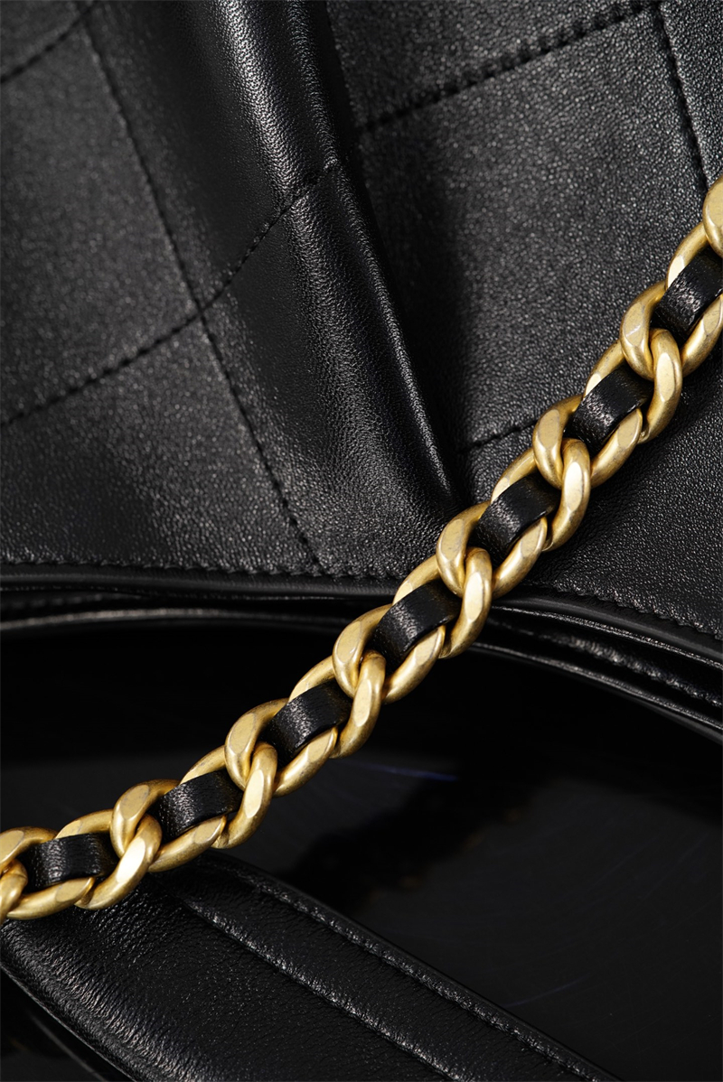 샤넬 샤넬 26C 맥시 호보백 블랙 그레인드 카프스킨 골드 메탈 레플리카 12번 이미지 - Bag | 세미샵 레플리카 사이트