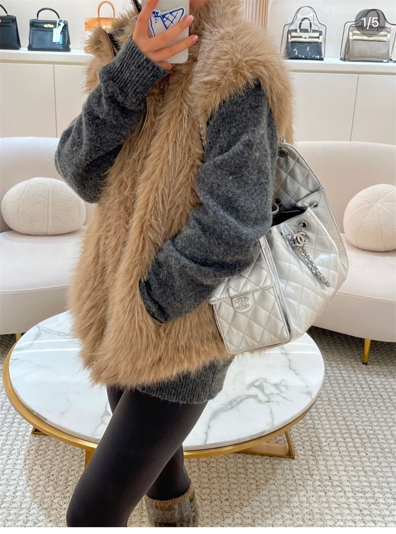 샤넬 샤넬 26C 25 스몰 핸드백 실버 메탈릭 그레인드 카프스킨 레플리카 15번 이미지 - Bag | 세미샵 레플리카 사이트