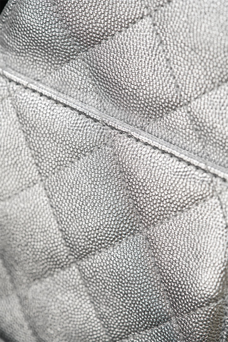샤넬 샤넬 26C 25 스몰 핸드백 실버 메탈릭 그레인드 카프스킨 레플리카 20번 이미지 - Bag | 세미샵 레플리카 사이트