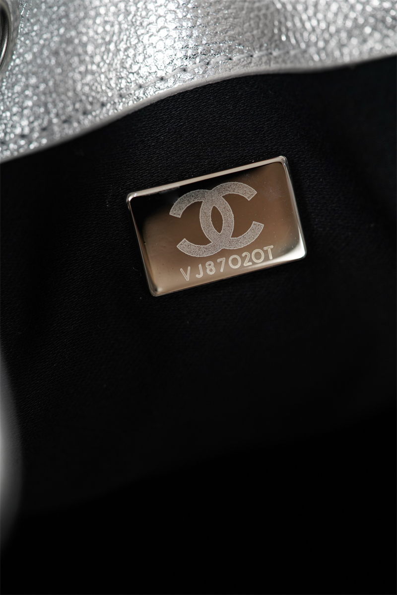 샤넬 샤넬 26C 25 스몰 핸드백 실버 메탈릭 그레인드 카프스킨 레플리카 18번 이미지 - Bag | 세미샵 레플리카 사이트