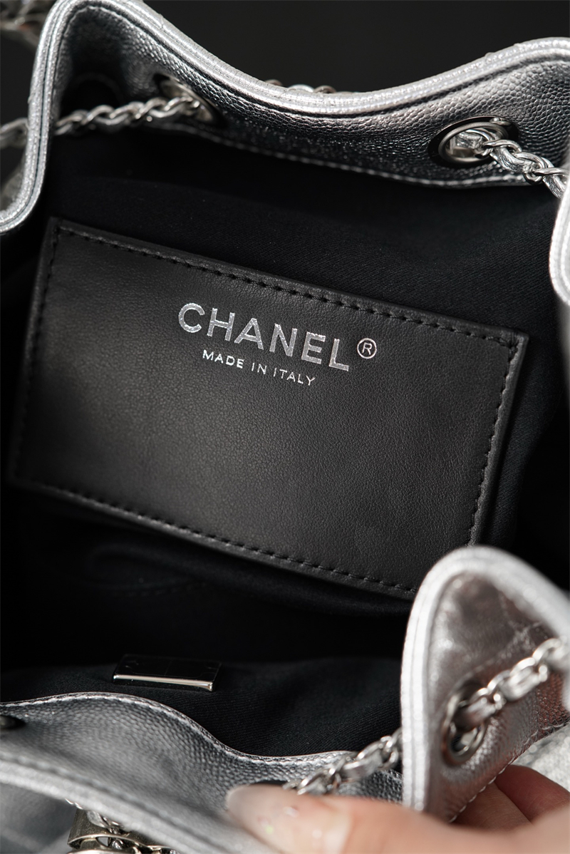 샤넬 샤넬 26C 25 스몰 핸드백 실버 메탈릭 그레인드 카프스킨 레플리카 21번 이미지 - Bag | 세미샵 레플리카 사이트