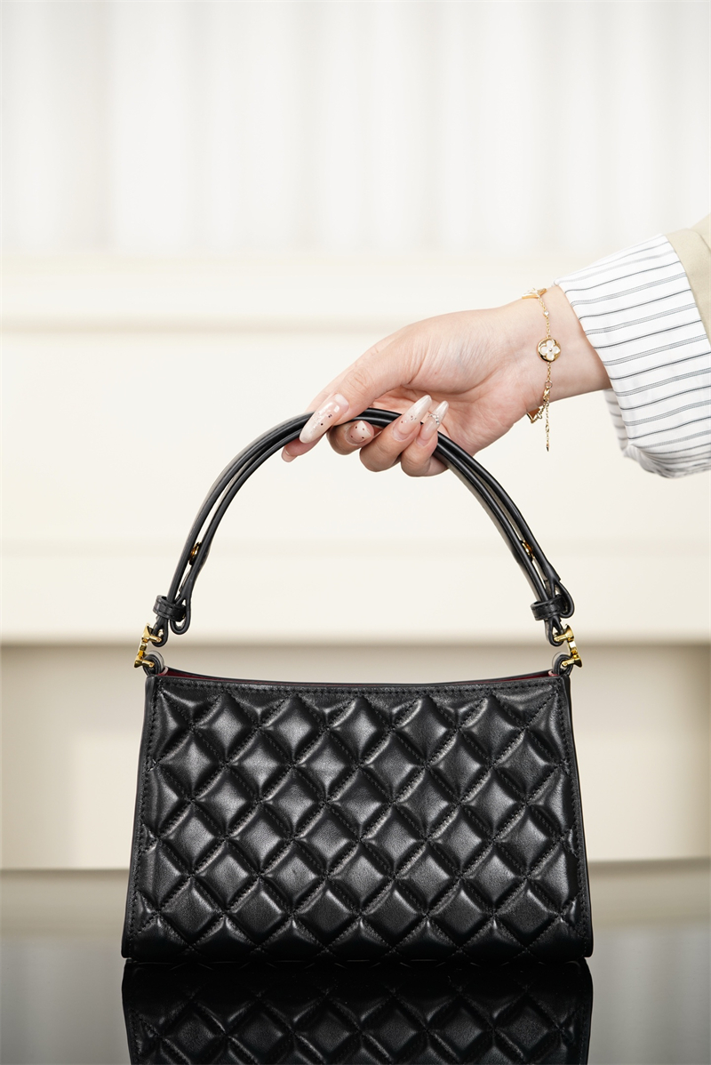 샤넬 샤넬 26X 홀리데이 퀼팅 크리스마스 에디션 호보백 레플리카 1번 이미지 - Bag | 세미샵 레플리카 사이트